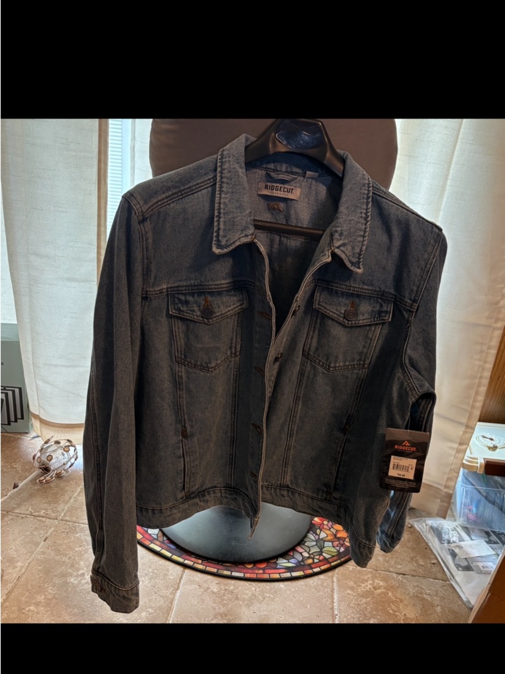New w/Tags RGC 
Women’s Denim Jacket 

Front Pockets 
Medium Wash 

Sz.2x 

$30